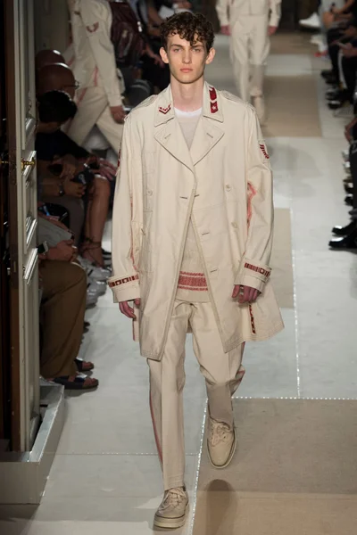Look 22